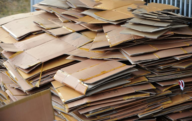 Papel y cartón compactado listo para reciclaje