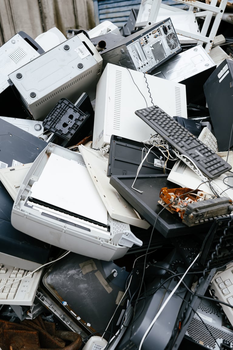 Equipo electrónico en desuso para reciclaje