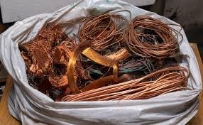 Bolsa de cable de cobre y piezas metalicas para reciclaje